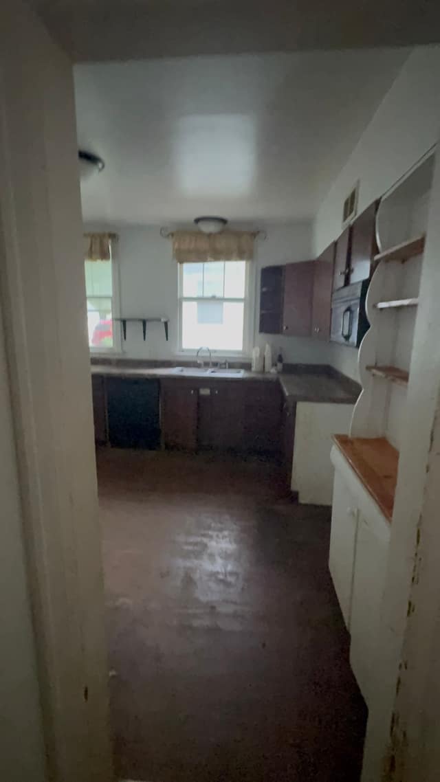 1174 W King St., Decatur, IL: owner financed home, photo 6