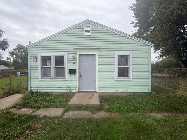 2049 N Gale Ave, Peoria, Il 61604, Peoria, IL: owner financed home, photo 1