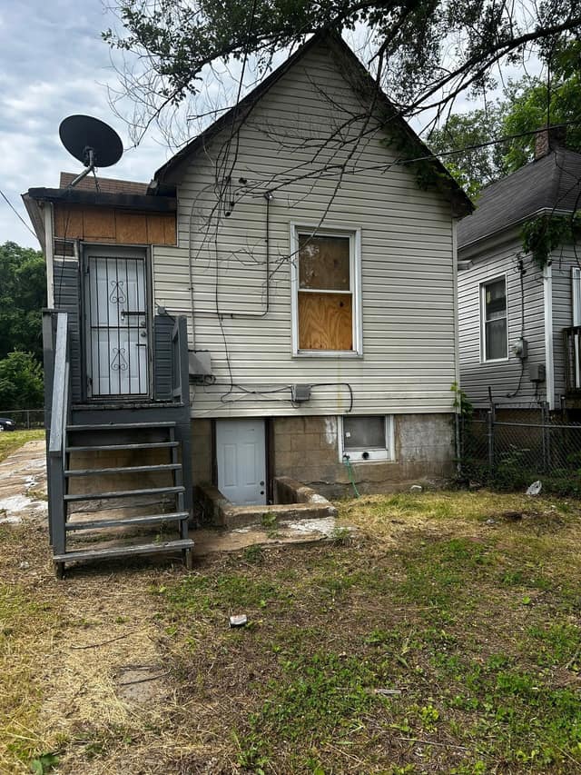 5657 Roosevelt Pl, Saint Louis, MO: owner financed home, photo 1