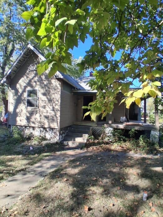322 West Cole Street, Du Quoin, IL: owner financed home, photo 1