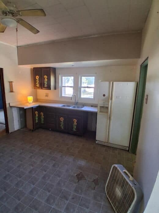 322 West Cole Street, Du Quoin, IL: owner financed home, photo 2