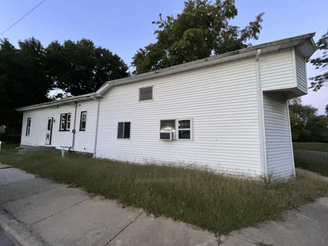 351 N 26th St, East Saint Louis, IL: owner financed home, photo 2