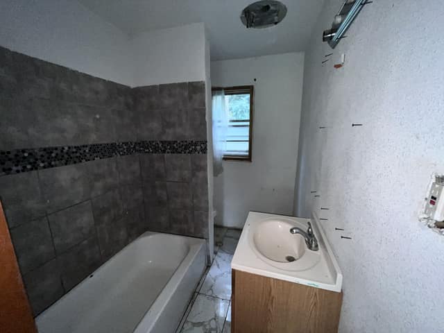 112 N 88th St, Centreville, IL: owner financed home, photo 10