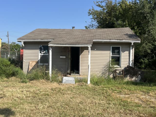 5807 Forest Blvd, East Saint Louis, IL: owner financed home, photo 1