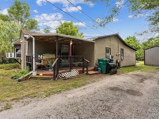 2113 W Howett St, Peoria, IL: owner financed home, photo 1