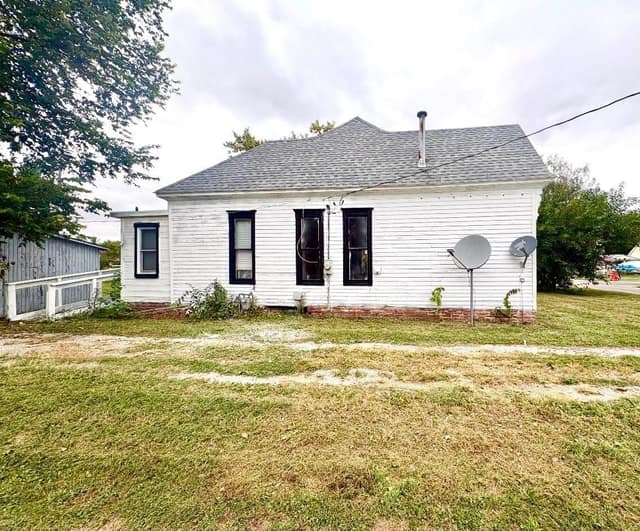 120 N Crowder St, Bethany, IL: owner financed home, photo 8