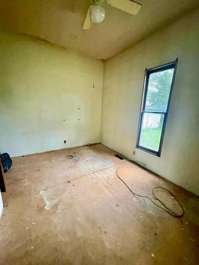 120 N Crowder St, Bethany, IL: owner financed home, photo 12