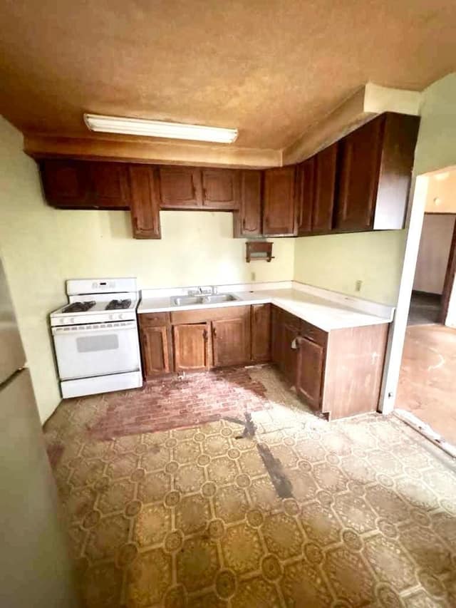 120 N Crowder St, Bethany, IL: owner financed home, photo 20