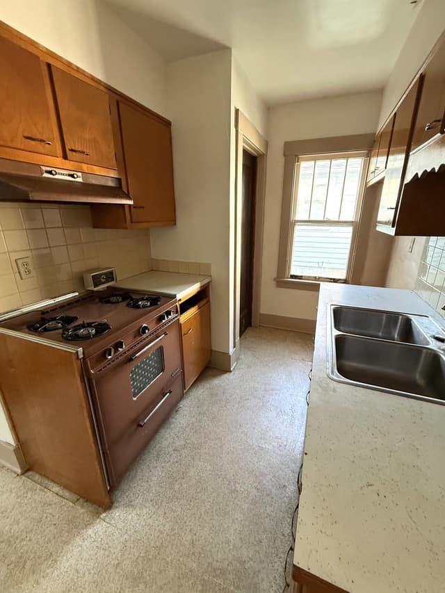 1272 W. King St., Decatur, IL: owner financed home, photo 12