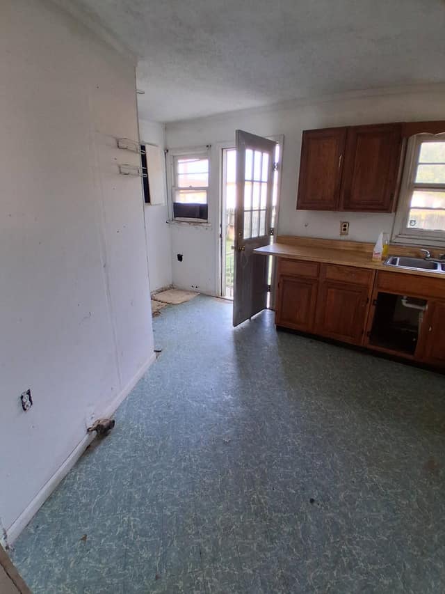 521 N. Davis Street, Carbondale, IL: owner financed home, photo 2