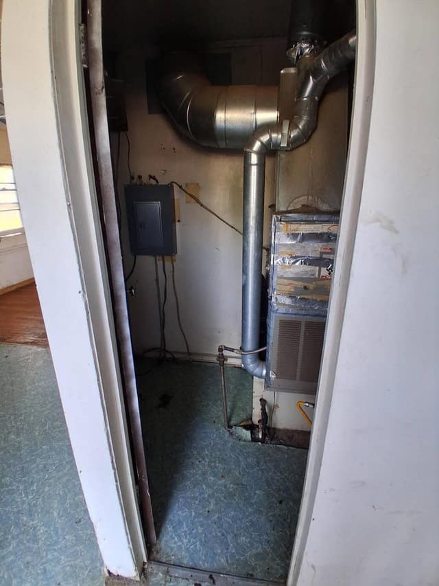 521 N. Davis Street, Carbondale, IL: owner financed home, photo 3